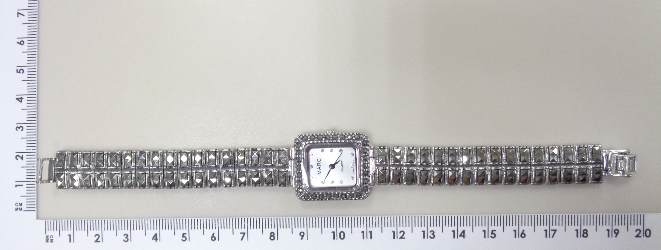 Серебряные часы с марказитами